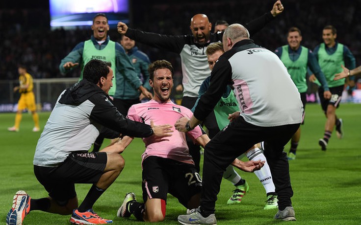 Palermo trụ hạng thành công, Carpi chia tay Serie A