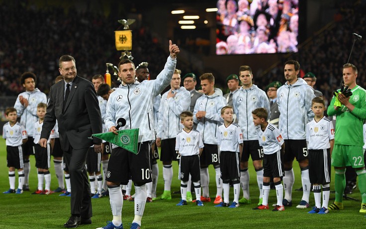 Giao hữu Đức - Anh: Lời chia tay đẹp của Podolski