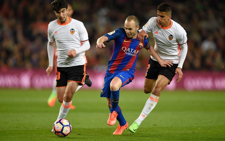 Valencia - Barcelona: Đánh chiếm 'động dơi'