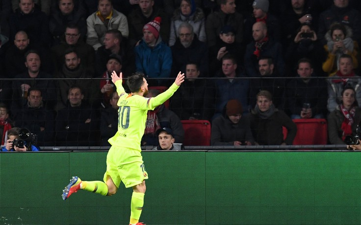 Messi vượt qua kỉ lục của Ronaldo ở Champions League