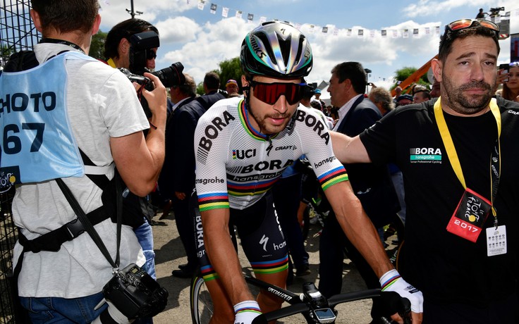 Nhà vô địch thế giới Sagan bị loại khỏi Tour de France 2017 vì chơi xấu