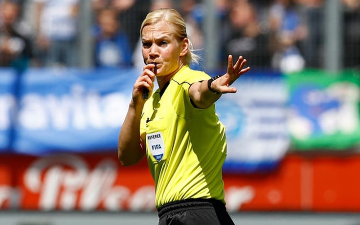 Giảm 50% giá vé cho CĐV nữ đến cổ vũ nữ trọng tài đầu tiên cầm còi ở Bundesliga