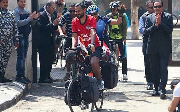 Fan Ai Cập thực hiện cuộc hành trình đạp xe trong gần 3 tháng đến World Cup 2018