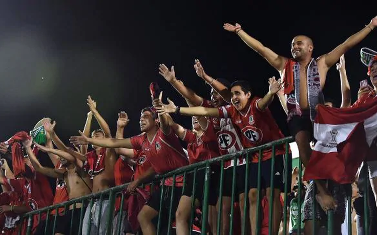 Giải Copa Sudamericana: Chứng kiến hành động quá đẹp, đội thua cảm ơn đội thắng