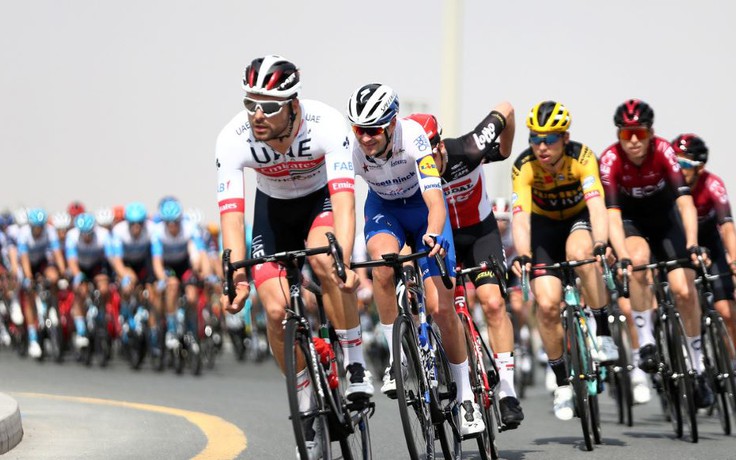 Đội đua xe đạp Pháp đe dọa tuyệt thực khi bị “nhốt” ở UAE