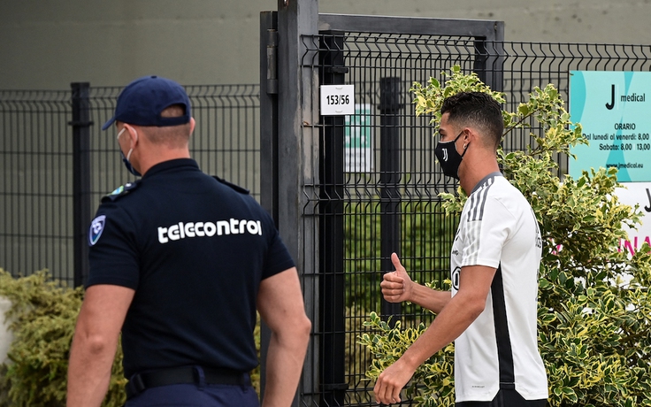 Cristiano Ronaldo trở lại Juventus kiểm tra y tế mùa giải mới