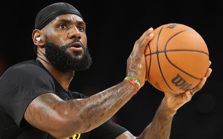 Ngôi sao bóng rổ LeBron James bị chỉ trích vì lập trường lập lờ tiêm vắc xin