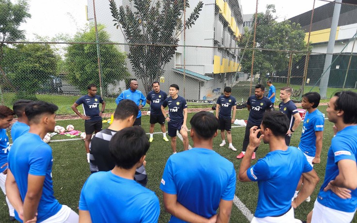 HLV tuyển Malaysia cố giấu nỗi lo khi tập với đội hình ‘thiếu trước hụt sau’