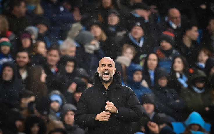 HLV Guardiola dọa phạt 3 ngôi sao Man City vì không mời ông… đi chơi đêm