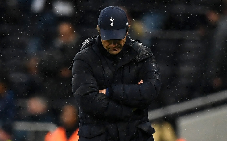 HLV Conte chán nản khi Tottenham chỉ còn 1% cơ hội tranh tốp 4 Ngoại hạng Anh