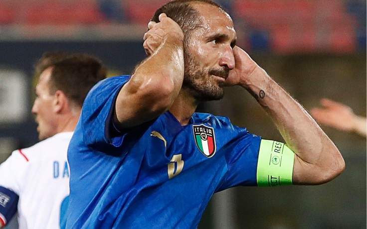 Chiellini cay đắng nói về một tuyển Ý ‘quẫn trí’ sau trận thua Bắc Macedonia