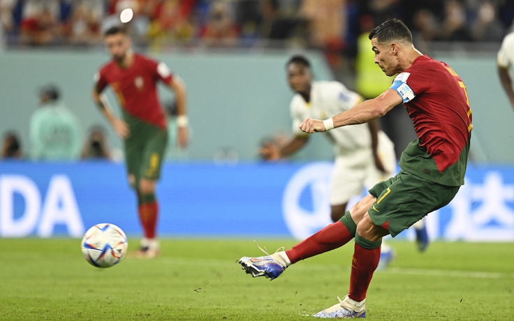 Ronaldo họp báo chớp nhoáng sau trận thắng Ghana