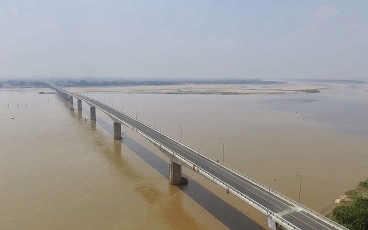 Cận cảnh cầu Văn Lang 1.460 tỉ bắc qua sông Hồng trước ngày thông xe