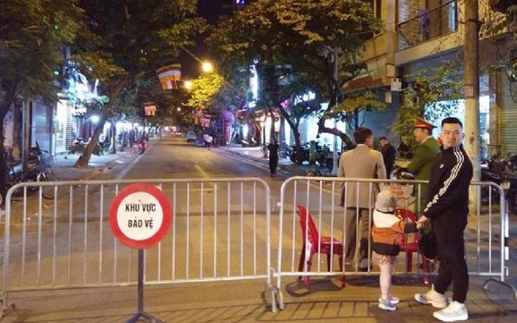 Yêu cầu không sử dụng điện thoại gần khu vực phát hiện quả bom tại Hà Nội