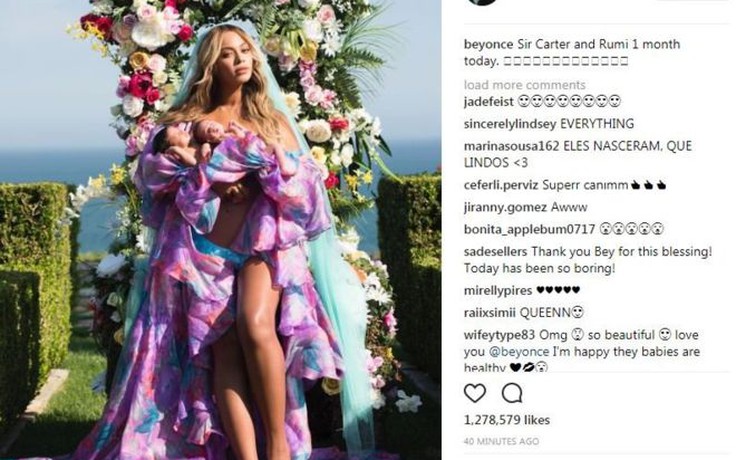 Beyonce khoe ảnh cặp song sinh nhân dịp đầy tháng