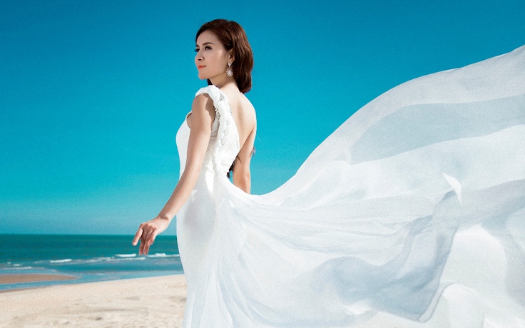 Đầm trắng và biển xanh