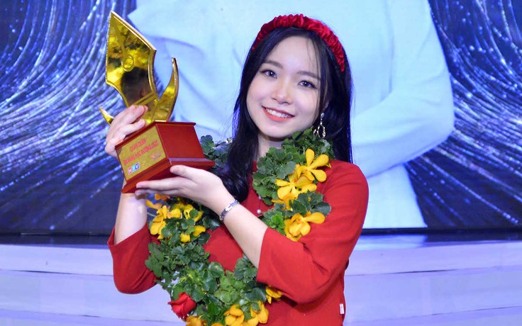 Nữ sinh Hà Nội đăng quang 'Én vàng học đường 2020'