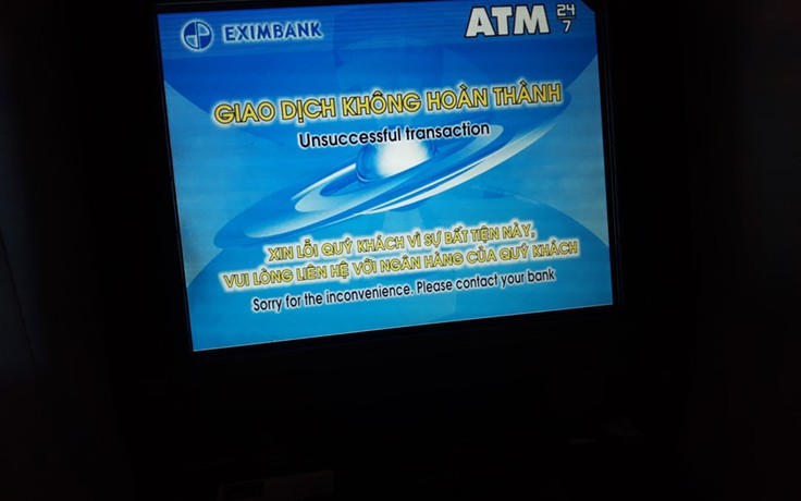 Khổ vì cả chục máy ATM 'rủ nhau'... hết tiền