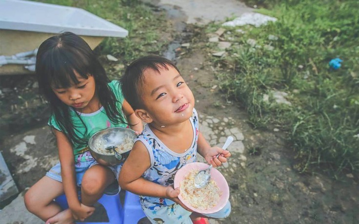 [ẢNH] Những đứa trẻ khắp Việt Nam: Nụ cười chị em Đại trên đất Thủ Thiêm