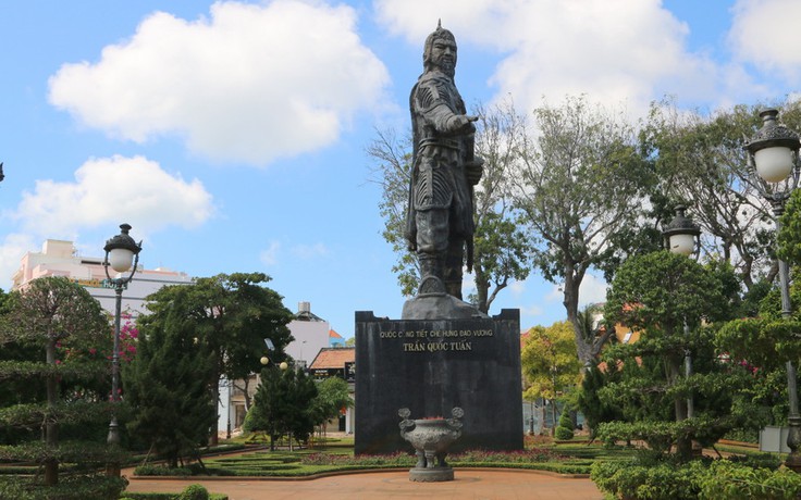 Tượng Đức Thánh Trần ở Vũng Tàu đặt lư hương để người dân, chính quyền tưởng niệm