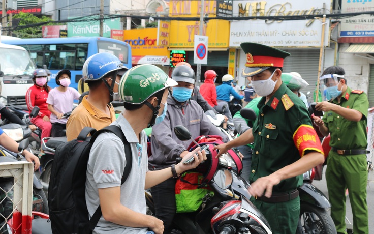 Xe nối nhau xin ra, vào Gò Vấp: ‘Mỗi người ý thức sẽ kiểm soát được Covid-19'