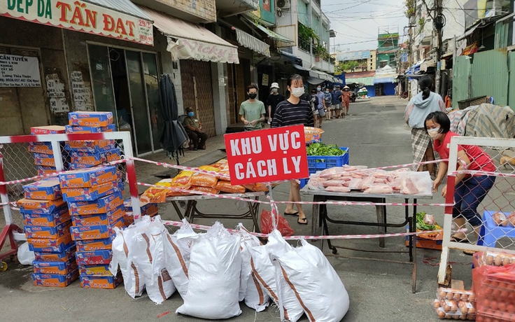 Người gốc Quảng Ngãi mua rau củ, gạo mì giúp bà con nghèo TP.HCM những ngày giãn cách