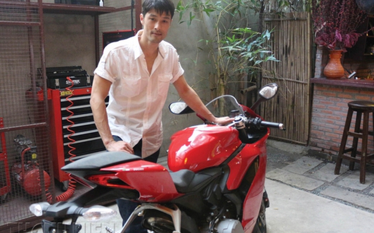 Johnny Trí Nguyễn sang Malaysia bằng Ducati 899 Panigale?