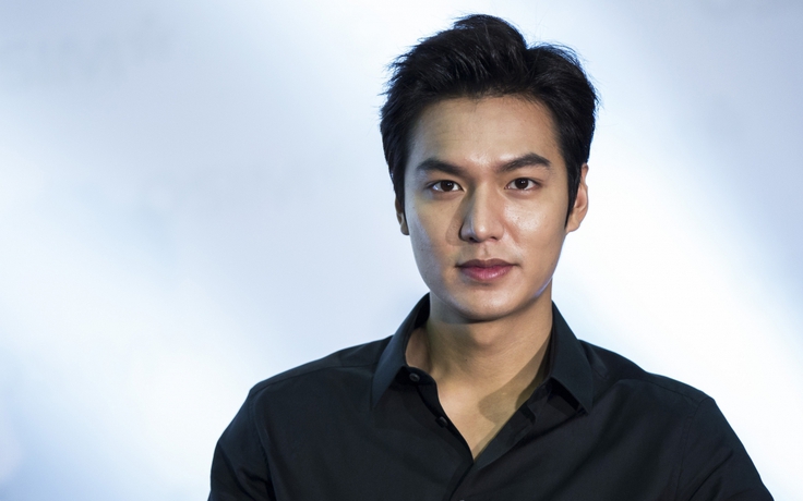 Người hâm mộ xếp hàng dài tiễn Lee Min Ho nhập ngũ