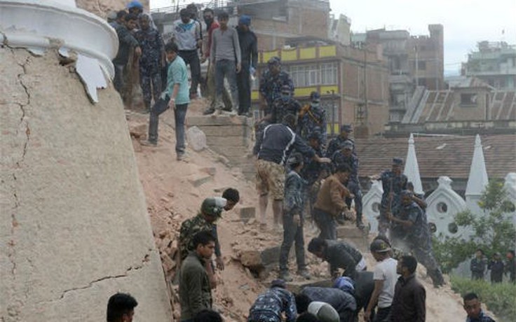 Động đất Nepal: Tháp em đổ sập theo tháp anh