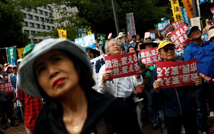 Hàng nghìn người biểu tình ở Tokyo đòi Thủ tướng Abe từ chức