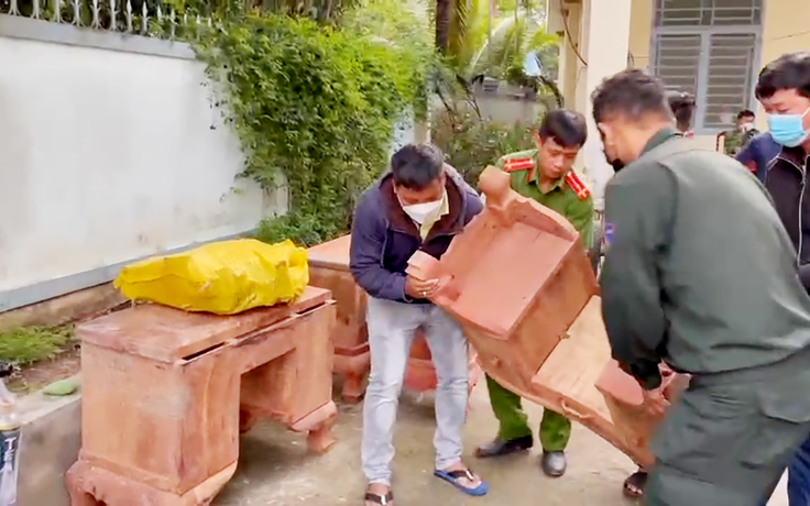 An Giang: Bắt vụ vận chuyển nhiều đồ gỗ lim, gỗ hương nhập lậu từ Campuchia