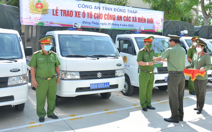 Đồng Tháp: Công an 8 xã biên giới được cấp ô tô chuyên dụng để tuần tra