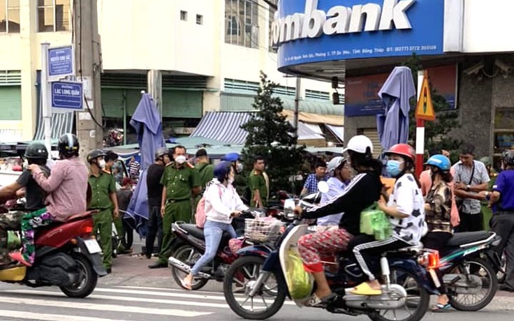 Đồng Tháp: Bắt nghi phạm dùng súng và bom giả xông vào cướp ngân hàng