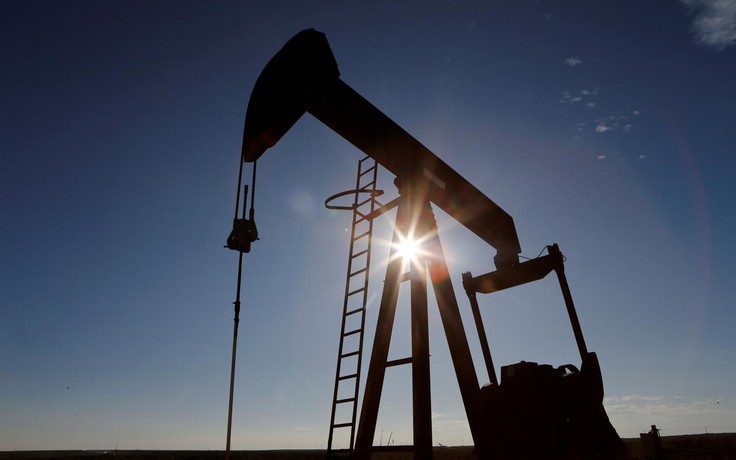 Tiếp tục cắt giảm sản lượng dầu mức kỷ lục đến tháng 7
