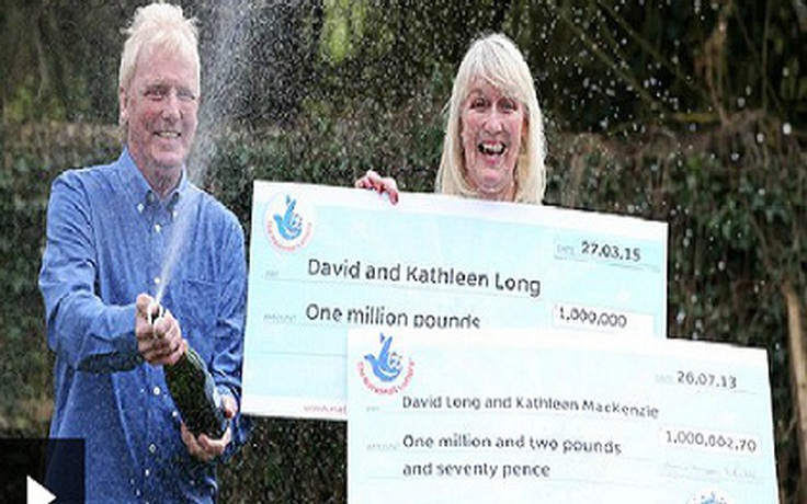 Cặp đôi may mắn lại trúng xổ số 1 triệu bảng