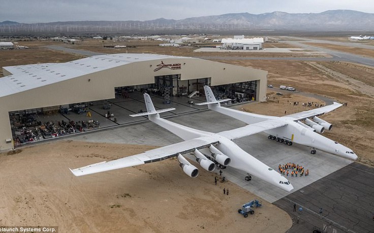 Nhà đồng sáng lập Microsoft giới thiệu máy bay lớn nhất thế giới