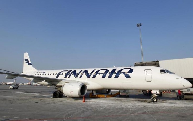 Finnair cân hành khách trước khi lên máy bay