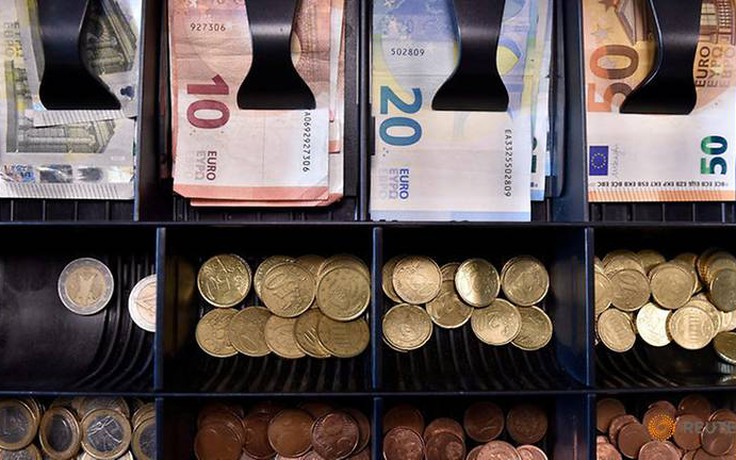 Euro tăng giá sau tin ECB sắp kết thúc kích thích tài chính