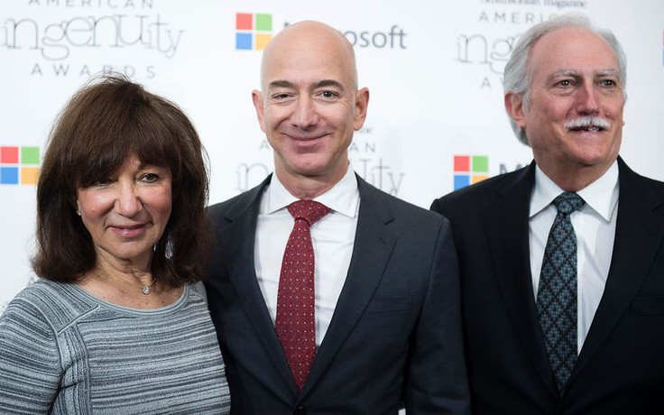 Ba mẹ tỉ phú Jeff Bezos sở hữu 30 tỉ USD nhờ con trai