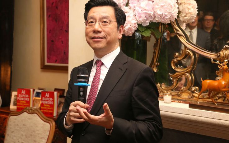 Cựu chủ tịch Google Trung Quốc rút đầu tư khỏi Mỹ