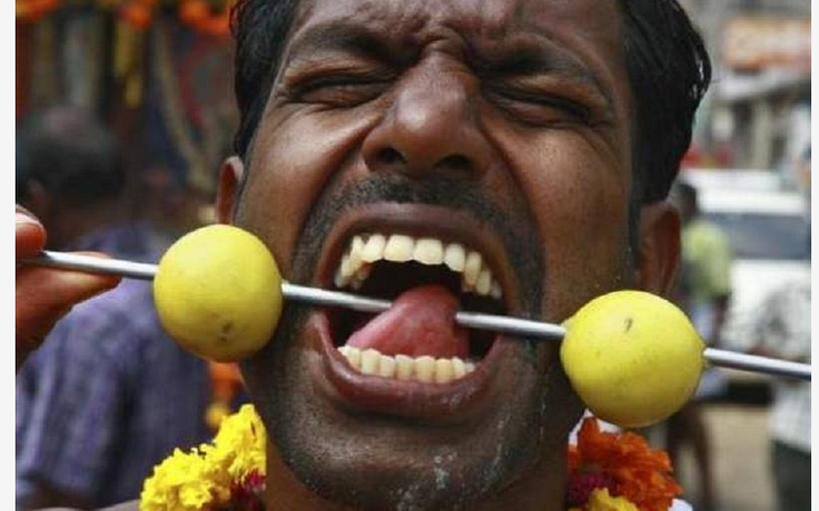 Những nghi lễ kỳ lạ ở Ấn Độ