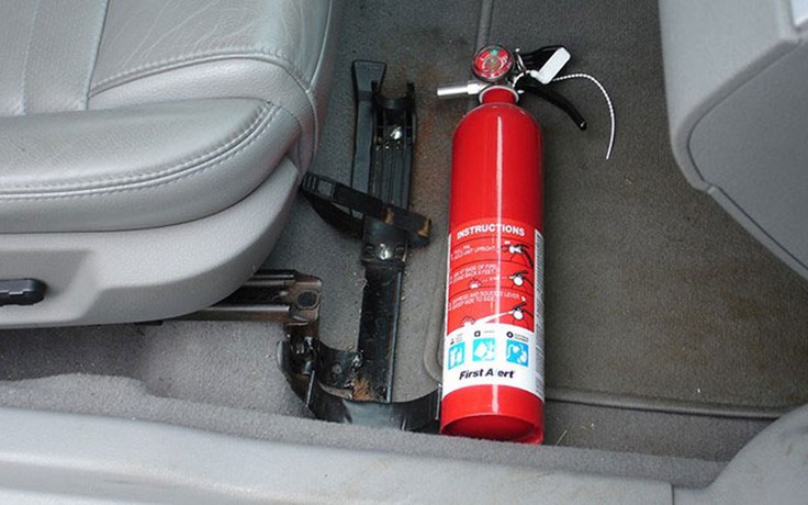 Trang bị bình chữa cháy trên xe ô tô có lợi cho ai?
