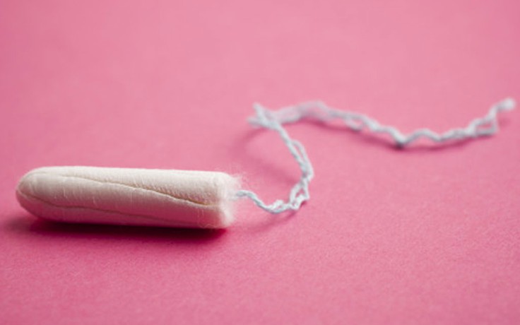 Phụ nữ có thể bị mất trí nhớ, rụng tóc và móng tay nếu sử dụng Tampon?