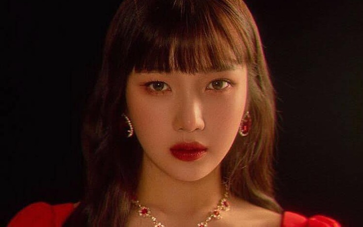 Joy Red Velvet bị chê diện đồ “mờ nhạt, già hơn so với tuổi”