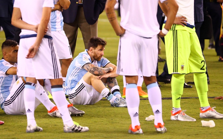 Tổng thống Argentina giữ chân Messi ở lại đội tuyển quốc gia