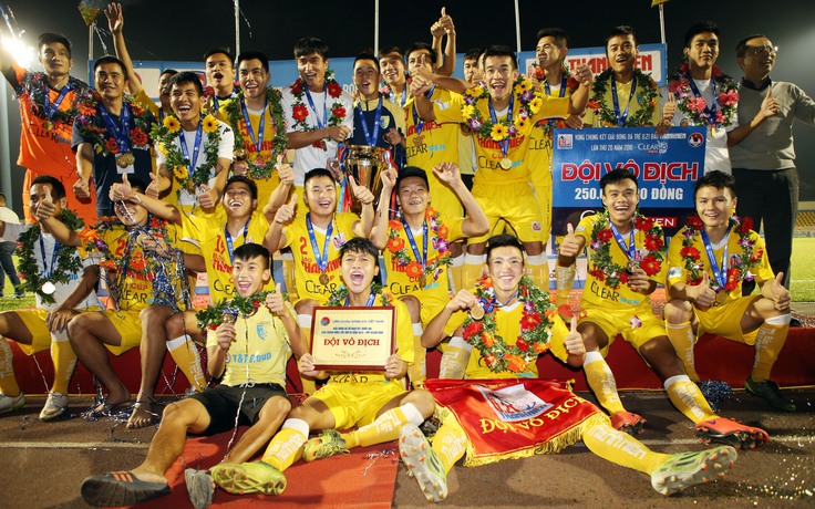 [CHÙM ẢNH] Hà Nội T&T lần đầu tiên bảo vệ thành công ngôi vô địch U.21 Báo Thanh Niên