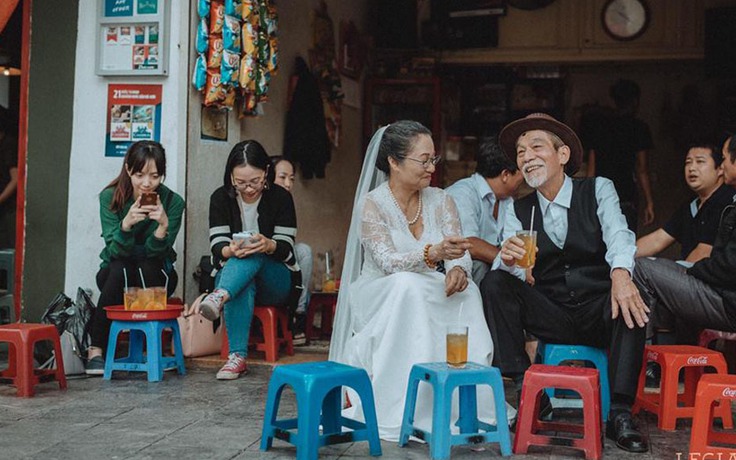 Bộ ảnh cưới khiến cư dân mạng 'phát sốt” của hai cụ gần 80 tuổi