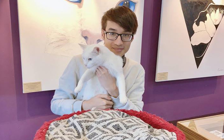 Du học sinh Việt ở Nga diện kiến mèo Achilles tiên tri World Cup 2018
