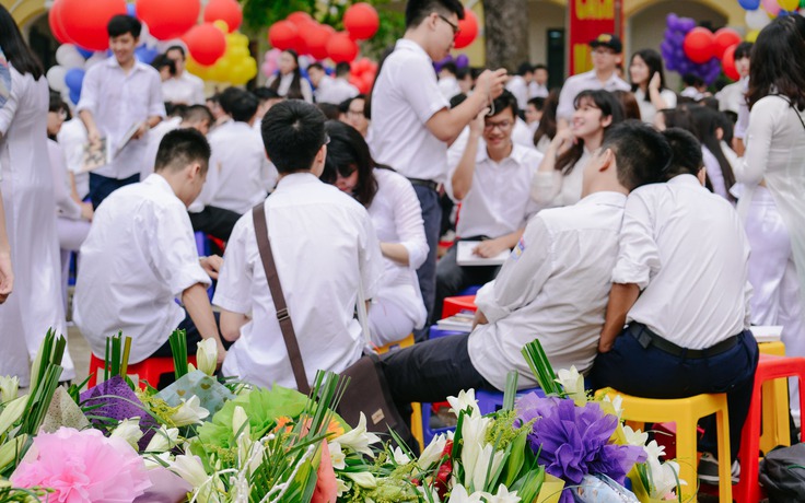 Con đang học biết yêu, có đáng lo: Học sinh đang yêu nói gì?