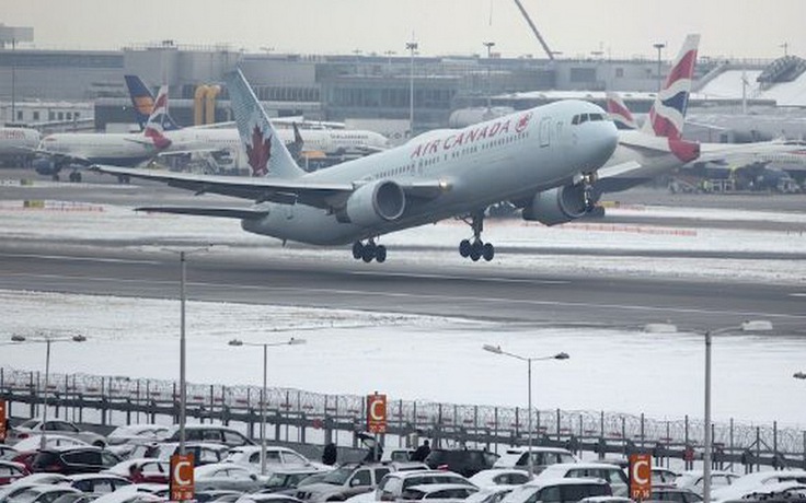 Canada: Bé trai 10 tuổi bị từ chối lên máy bay dù có vé